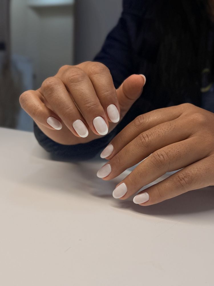 Unhas brancas leitosas